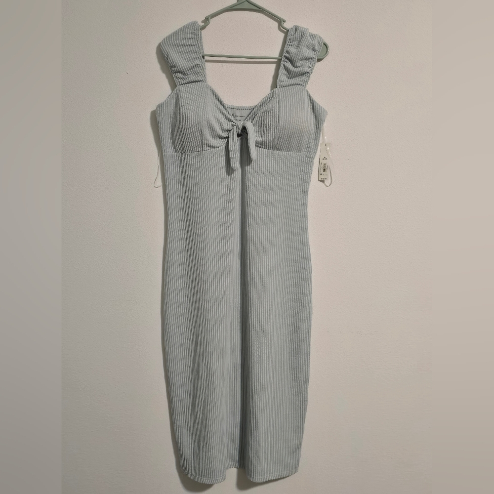 No Boundaries Green Sleeveless Sweetheart Midi Dress
